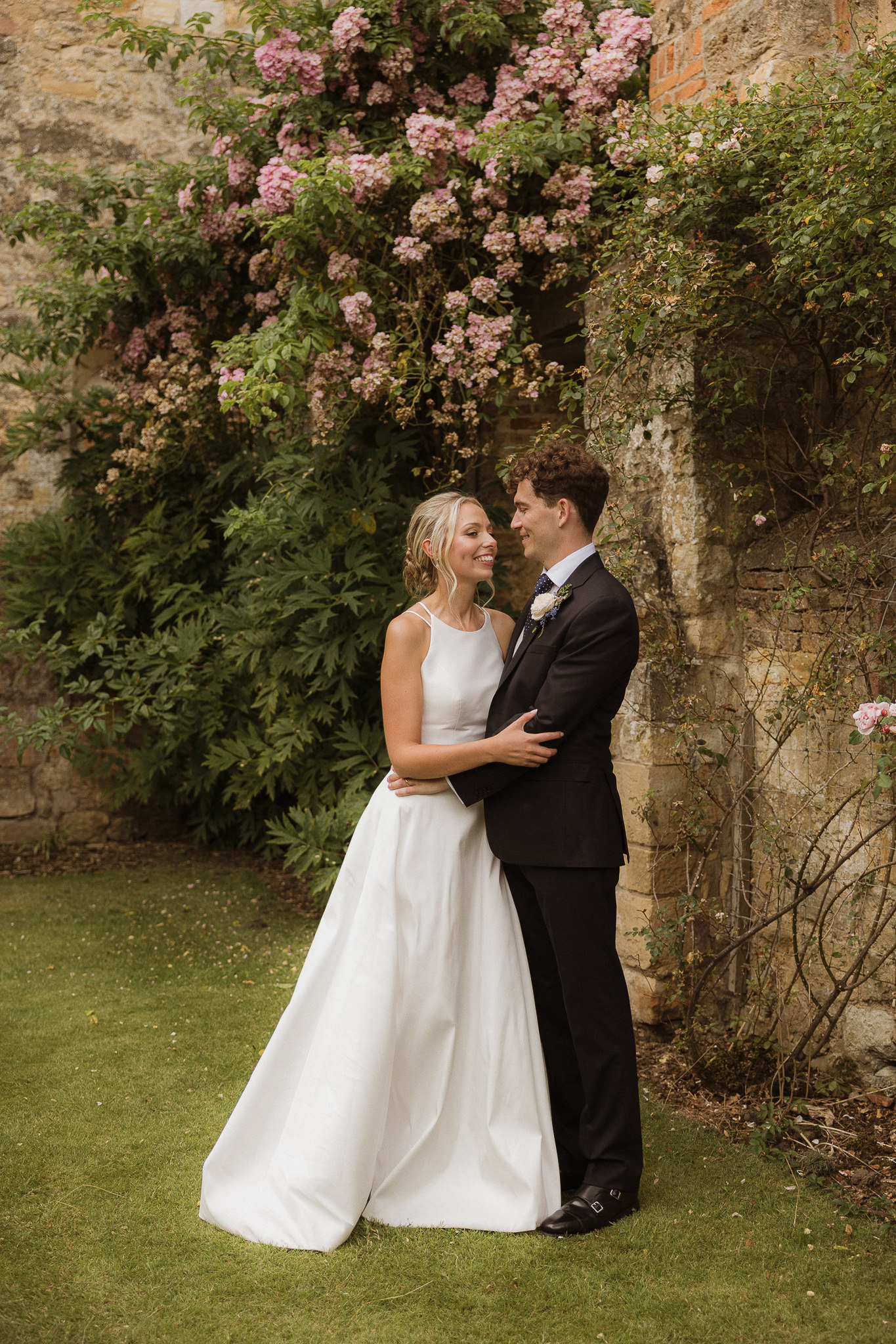 Newburgh priory wedding bride and groom 